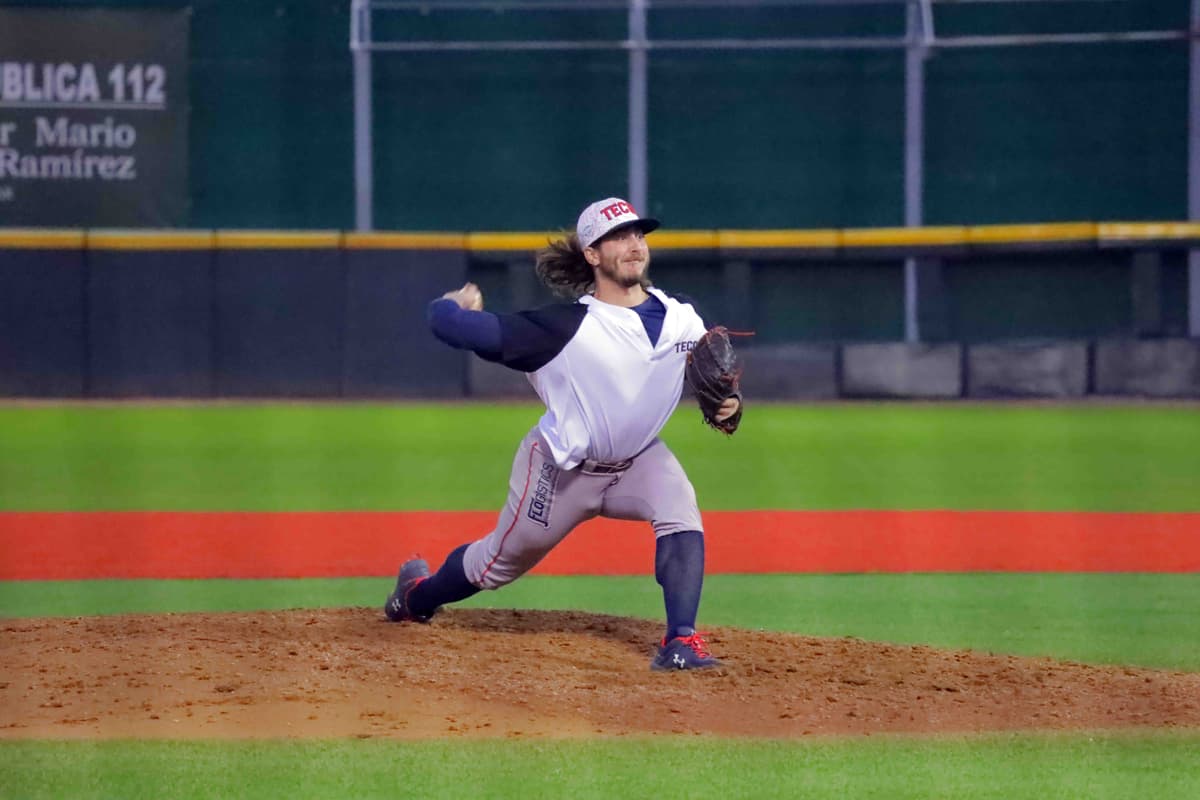 Con recital de 16 ponches Tecos vence 2-1 a Sultanes en Nuevo Laredo