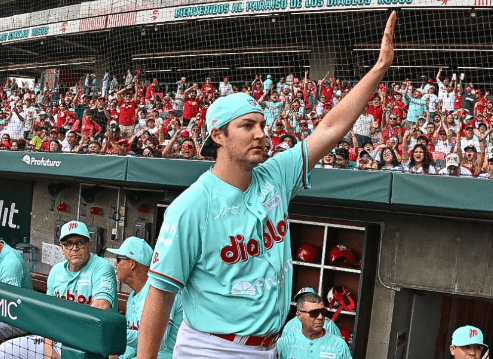 Joya de Trevor Bauer para vencer a Bravos