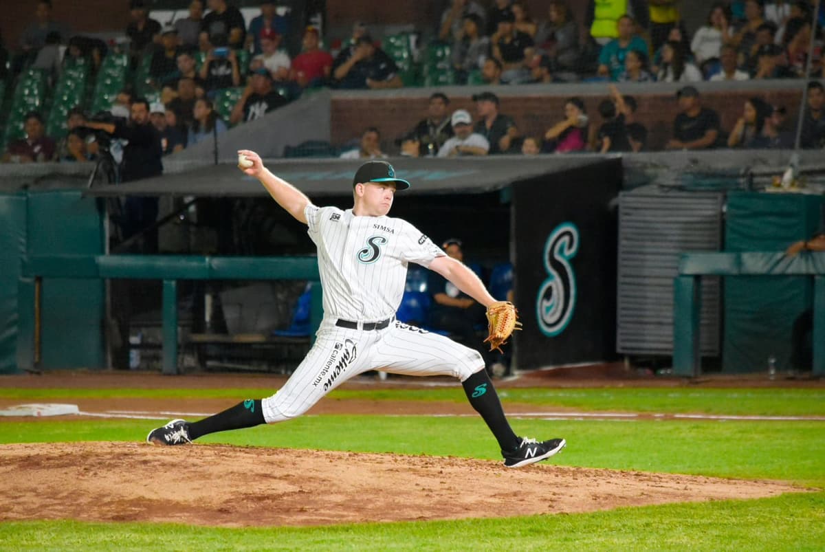 Saraperos se imponen en duelo de lanzadores