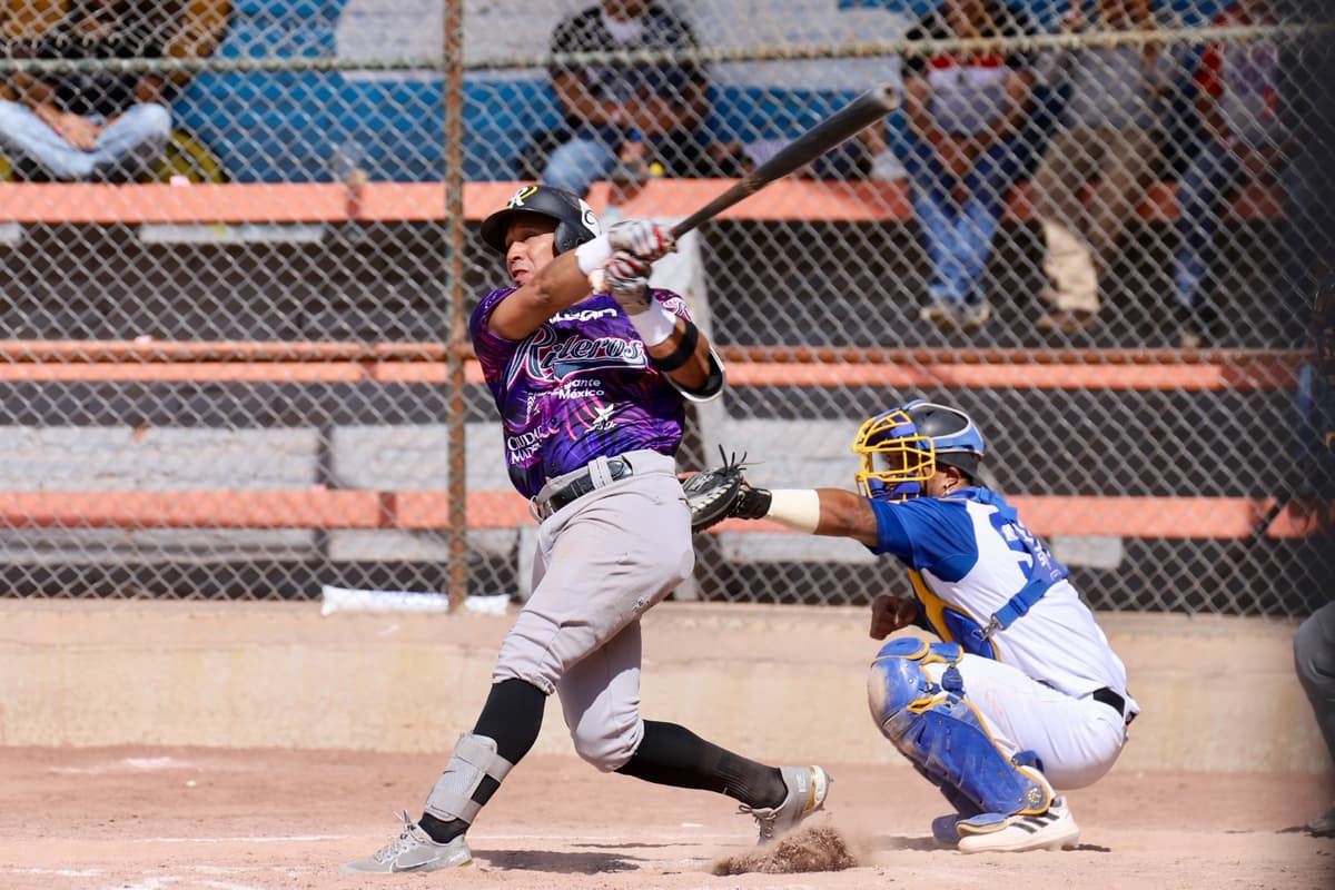 Se queda Rieleros con duelo de batazos en Arandas