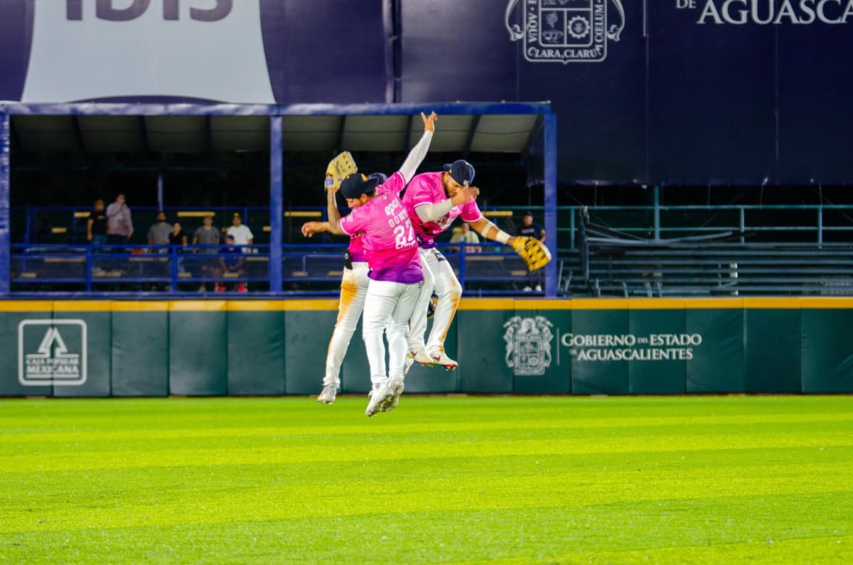 Con tres jonrones consecutivos Rieleros gana la serie a los Charros