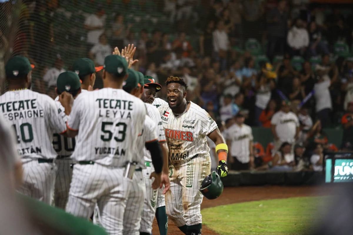 ¡Noche histórica y con triunfo para los Leones en su juego inaugural!