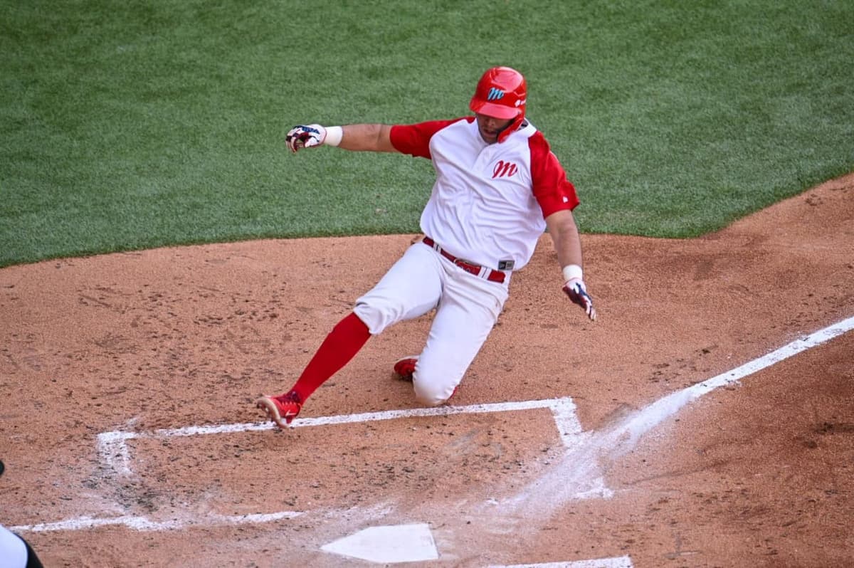Diablos Rojos se lleva duelo de ofensivas ante Toros