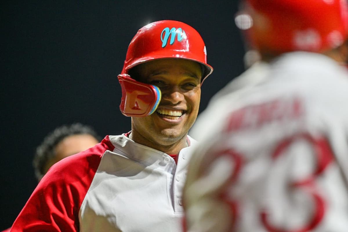 Diablos Rojos gana 11-2 a Conspiradores, con una noche explosiva de sus bats