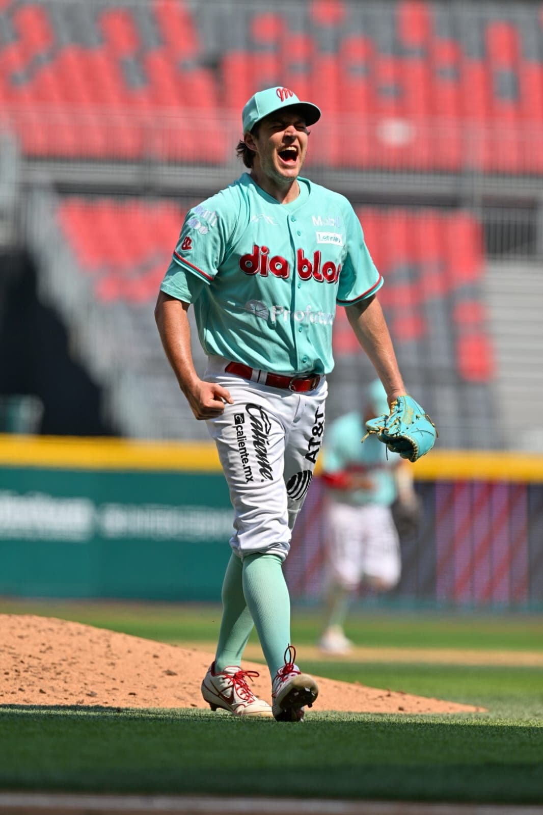 Trevor Bauer y la Pandilla Escarlata abren serie en León