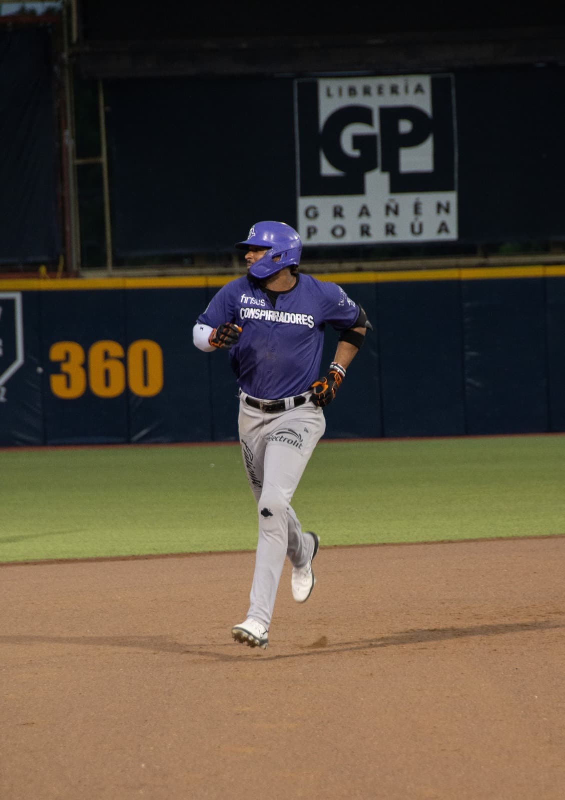 Querétaro gana y se empareja la serie