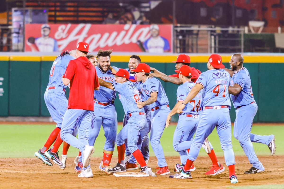 El Águila deja a Tecos en el terreno en 10 entradas