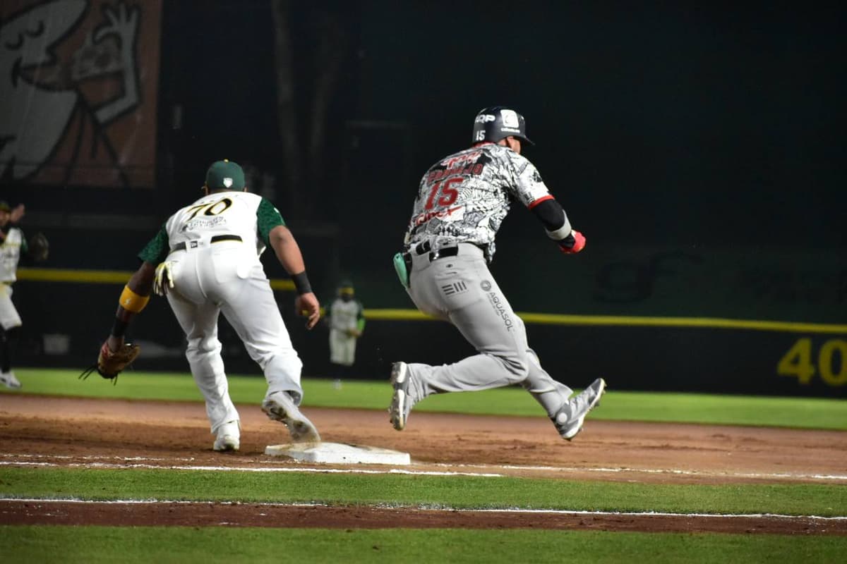 Rieleros pega primero