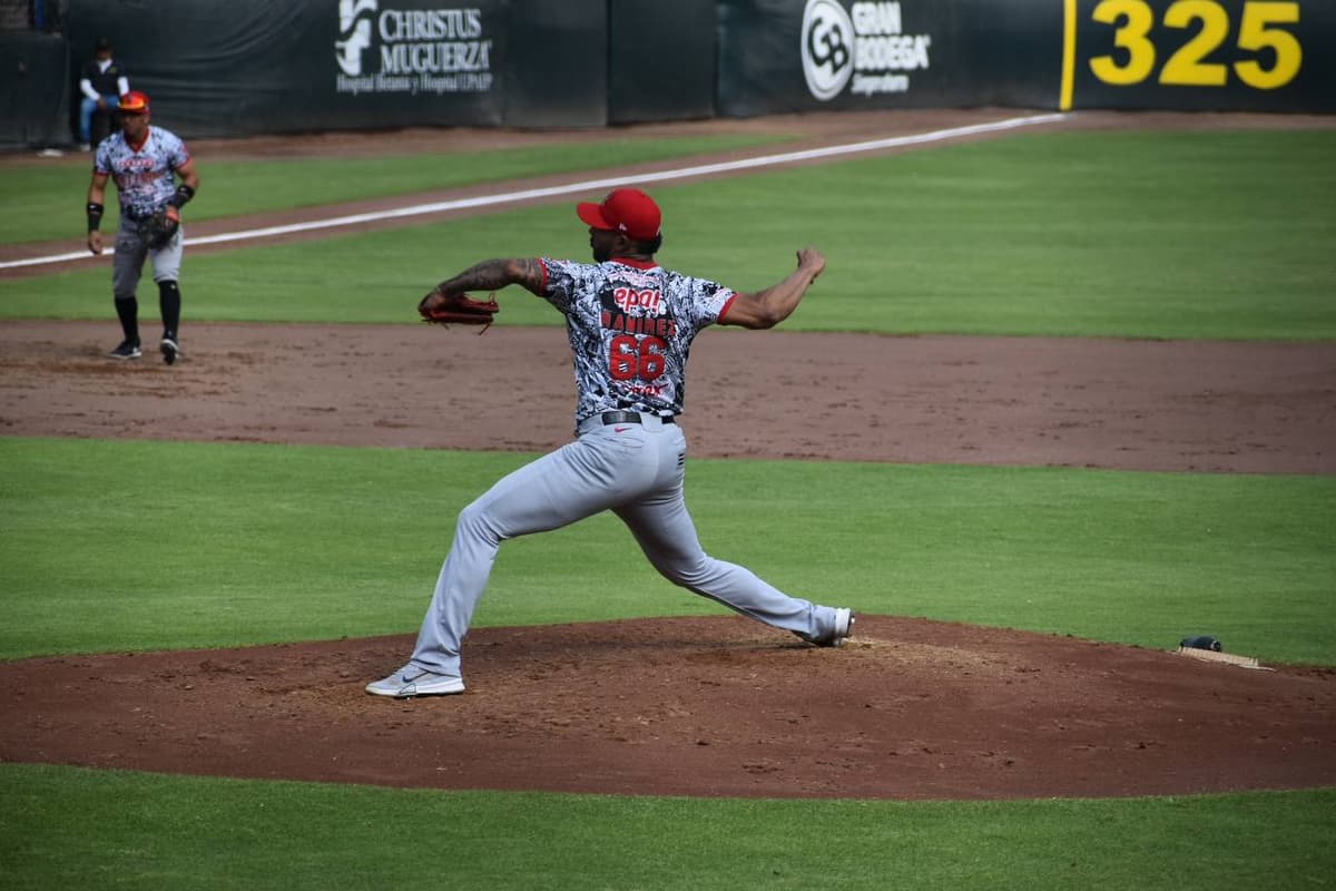 Pericos cae en el segundo de la serie en duelo de pitcheo