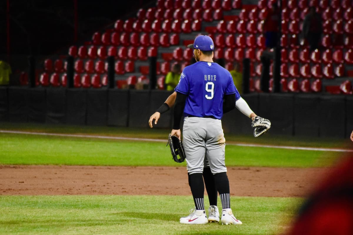 Sucumbe Caliente en juego de volteretas ante Conspiradores