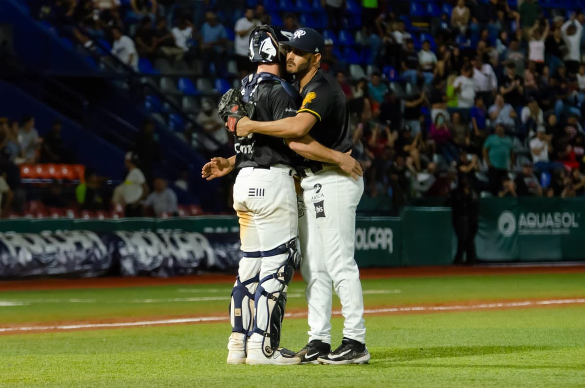 Pita la Máquina Rielera y empata serie a Caliente de Durango en el andén