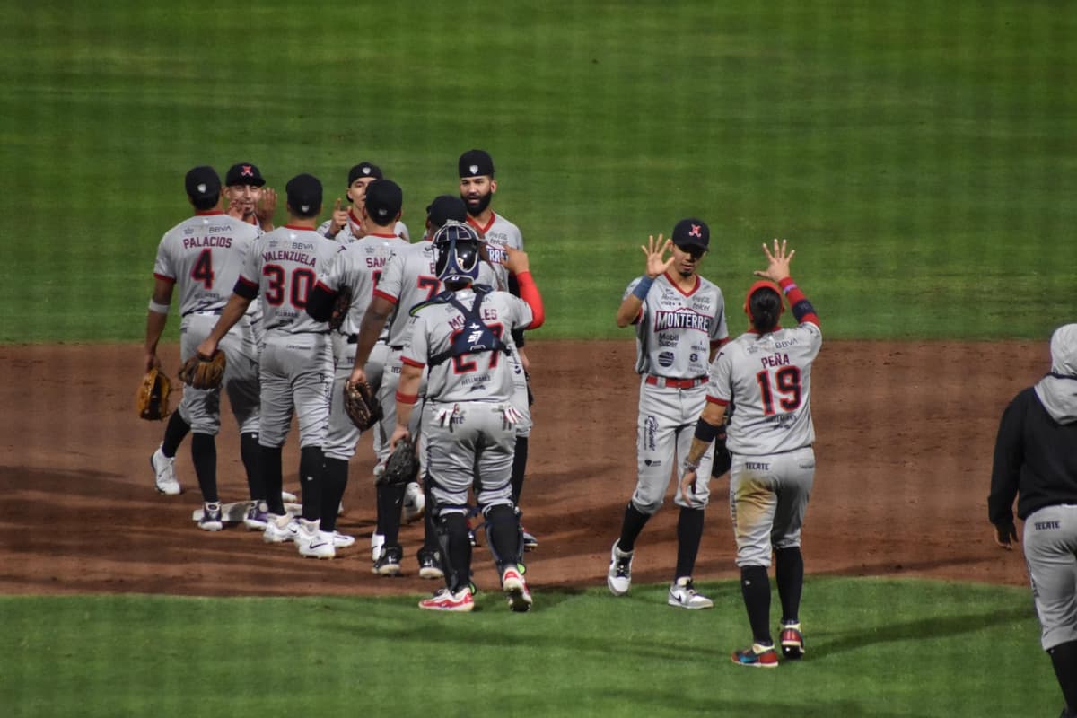 Tras gran duelo de pitcheo, Sultanes empata la serie ante Caliente