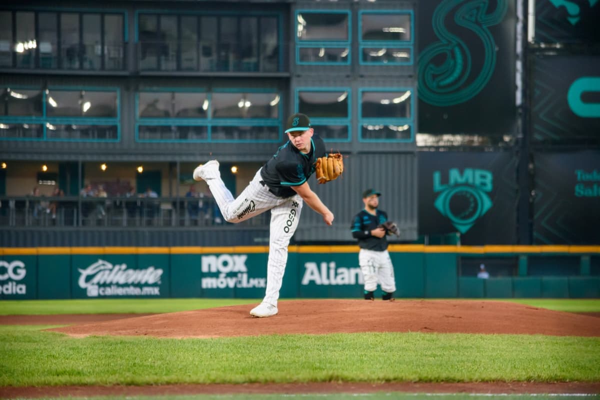 Saraperos asegura la serie al imponerse a Tecos 7-3