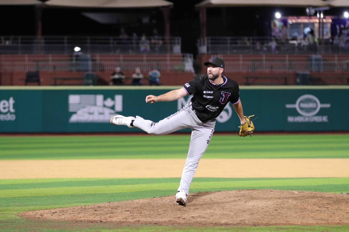 Tijuana aprovecha pifia e iguala la serie en Laredo en gran duelo de pitcheo