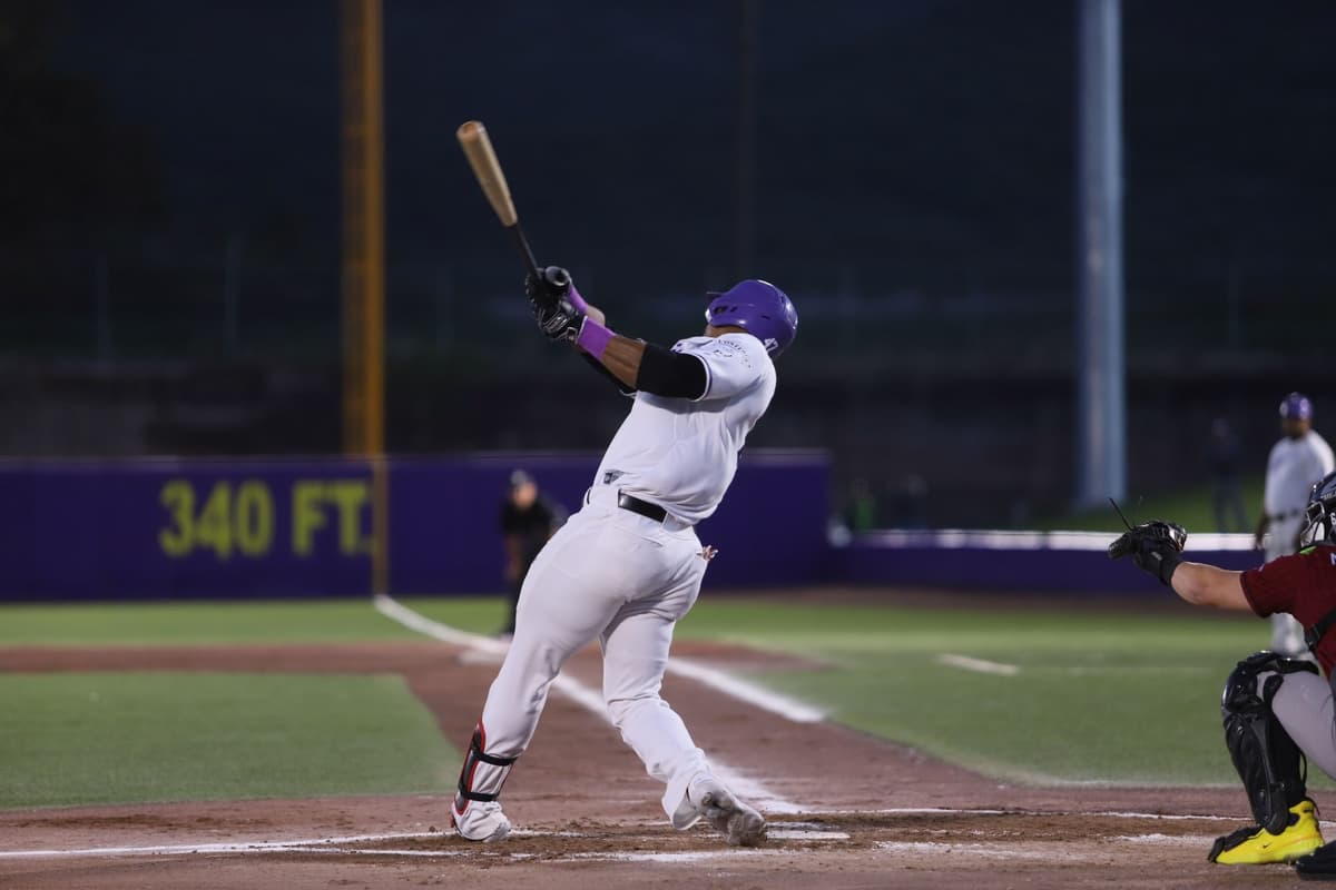 Conspiradores viene de atrás para llevarse el primero de la serie ante Oaxaca