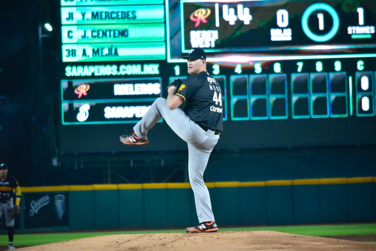 Rieleros derrota 8-0 a Saraperos en el primero de la serie
