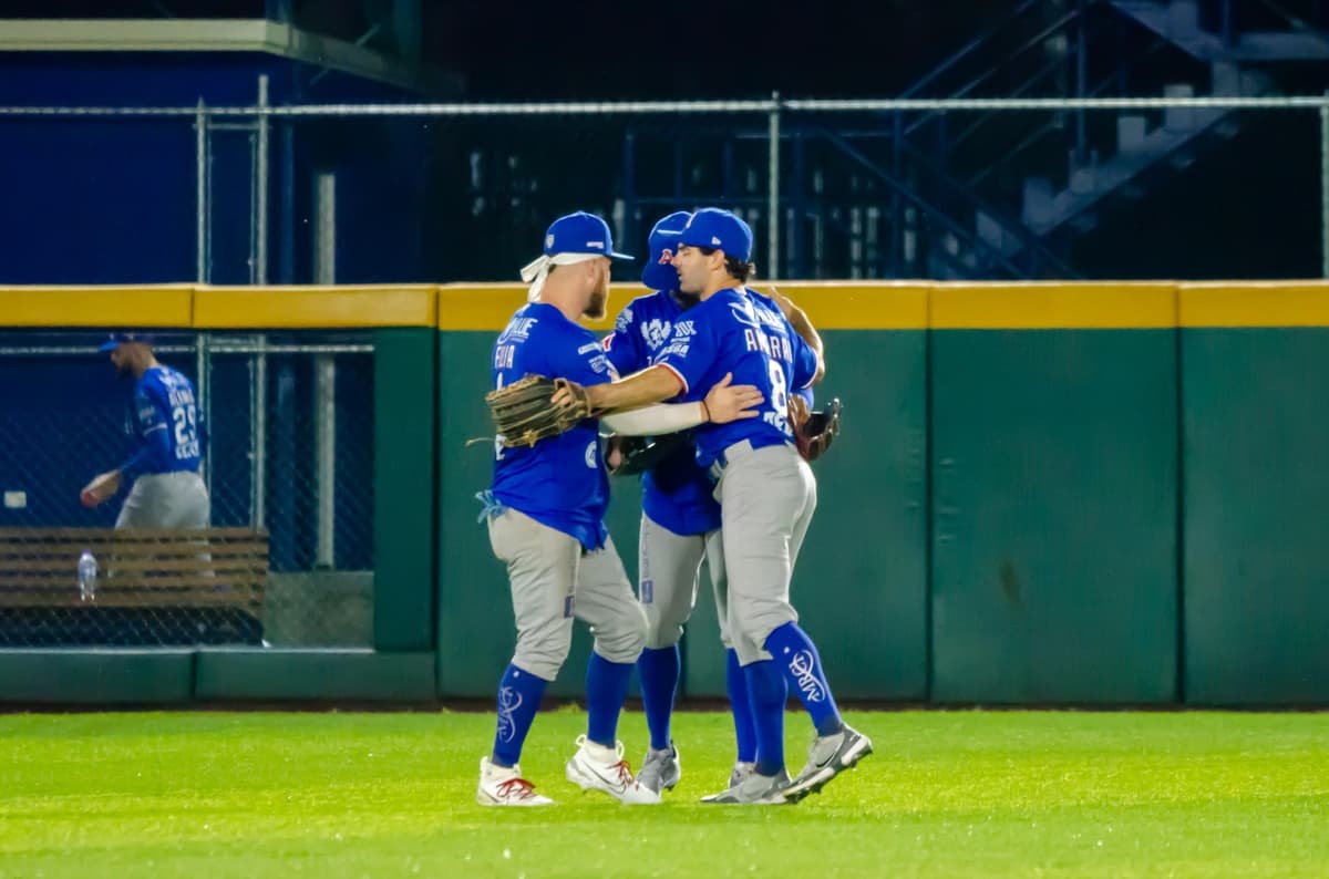Acereros se llevan el primero ante Rieleros con cátedra de bateo