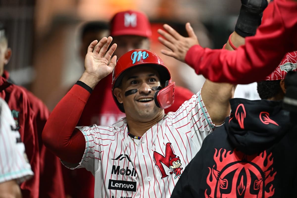 Triunfo escarlata en el inicio de la Serie de Zona