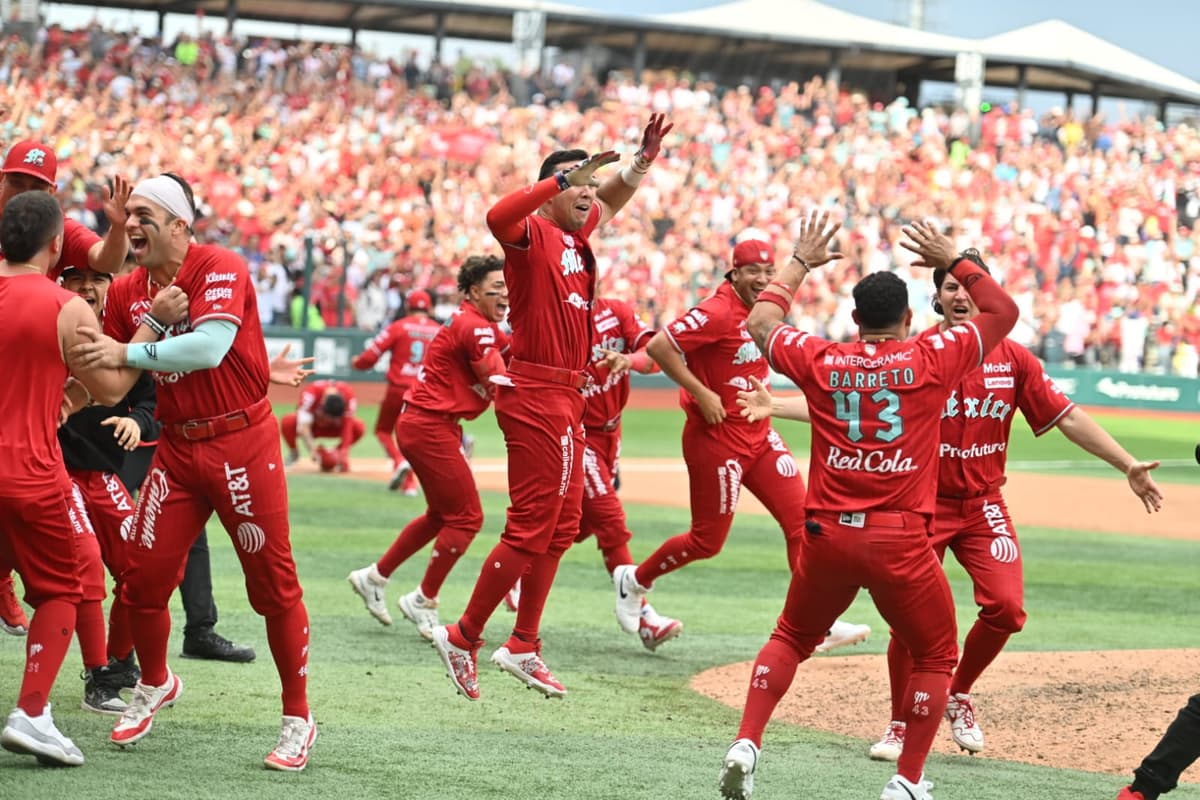 Los Diablos Rojos logran histórica remontada para avanzar a la Serie del Rey