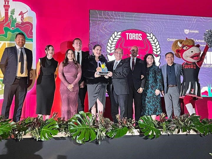 Reciben Toros galardón del Comité de Turismo y Convenciones de Tijuana