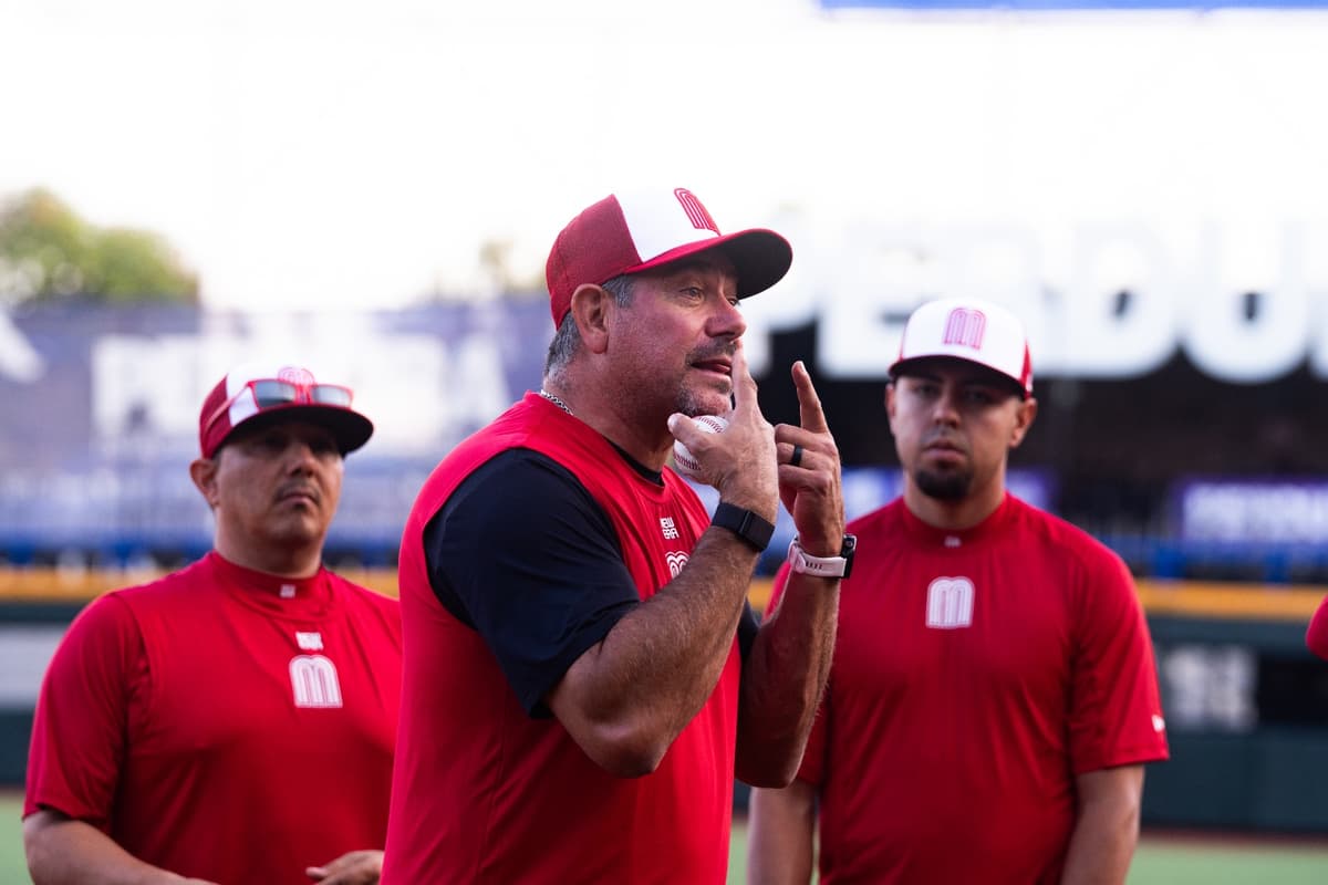 El manager Benjamín Gil encabezó el entrenamiento de la Selección