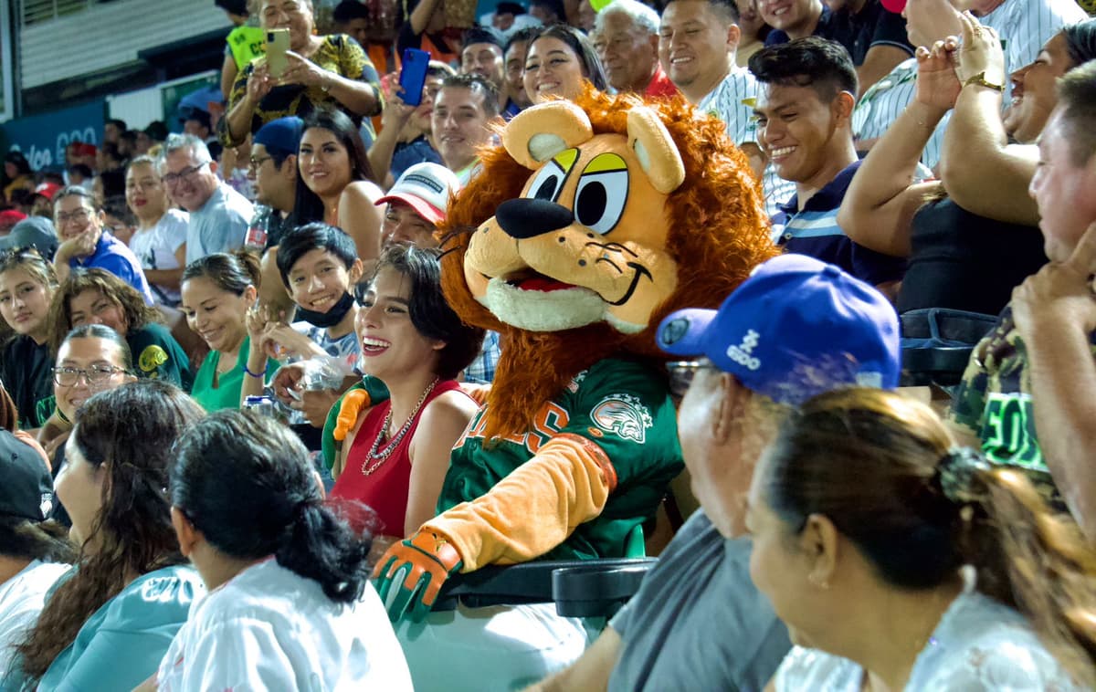 Leones celebra en grande San Valentín con descuentos y promociones