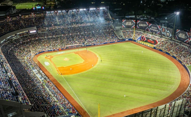 Red Sox se lleva el primer juego en Monterrey