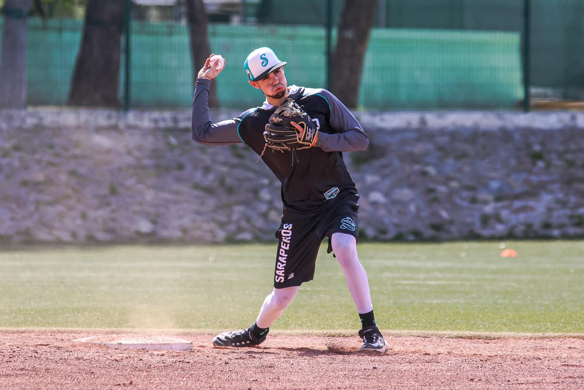 Luis Carlos Martínez Jr. y prospectos levantan la mano en el Mini Camp de Saraperos