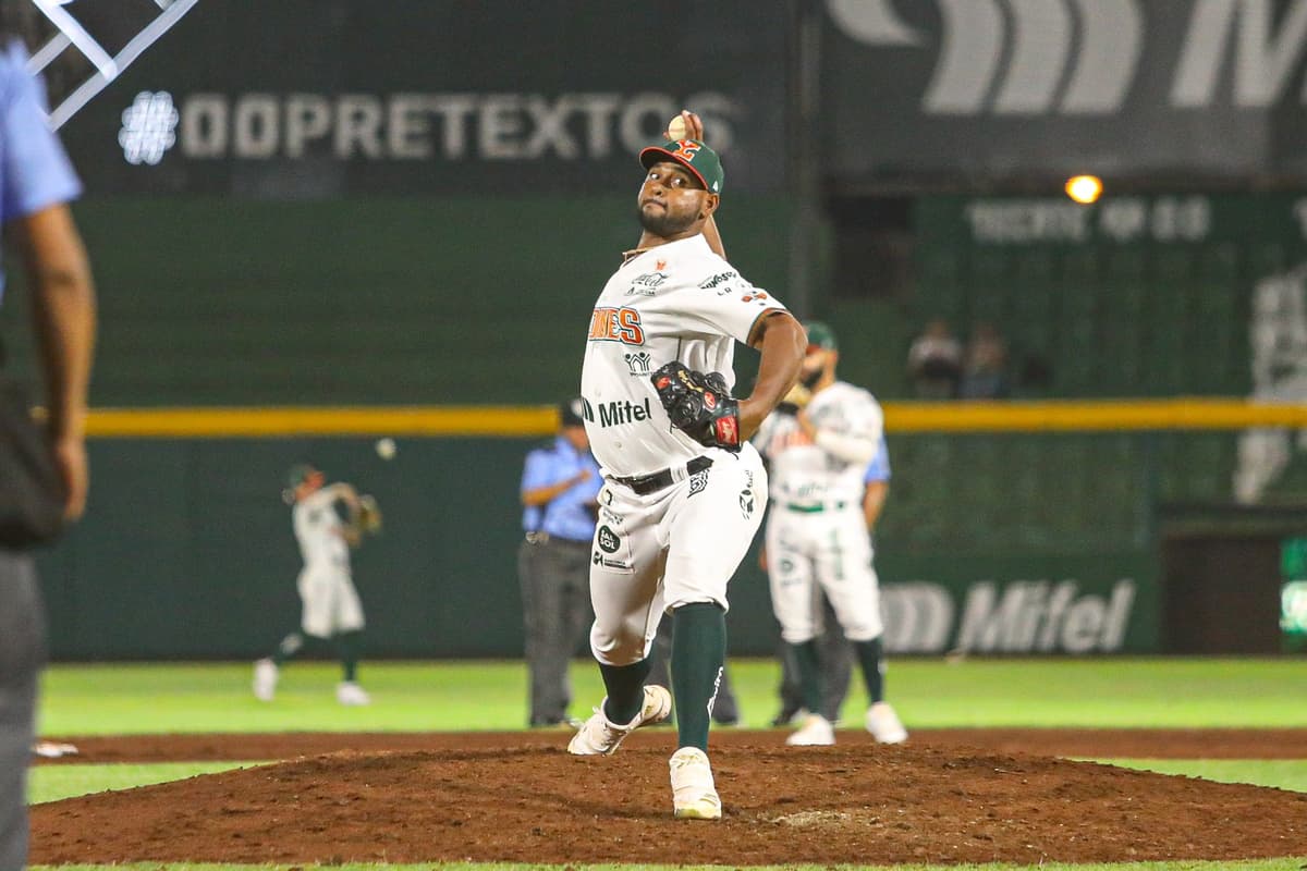 Michael Feliz regresa a lanzar fuego con los Leones