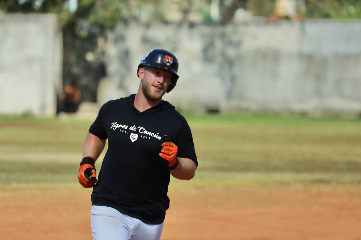 Doble sesión de entrenamiento con los Tigres