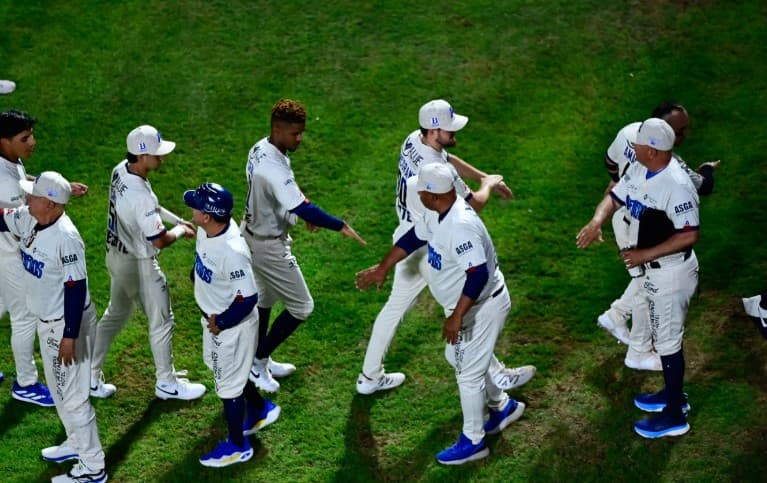 Balbino da primer triunfo a los Acereros