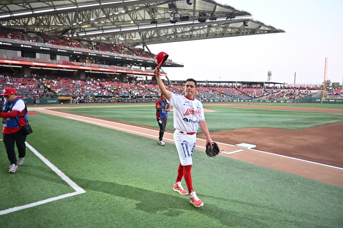 Playball a la temporada 2025 de la Liga Mexicana de Beisbol, Leones ante Diablos Rojos en el Diamante de Fuego