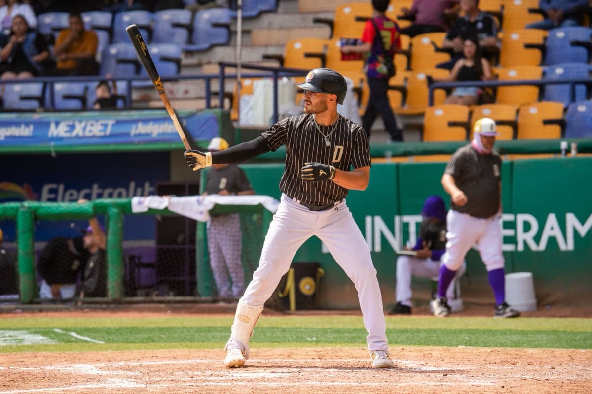 Dorados vencen al cuadro estatal en el Monumental