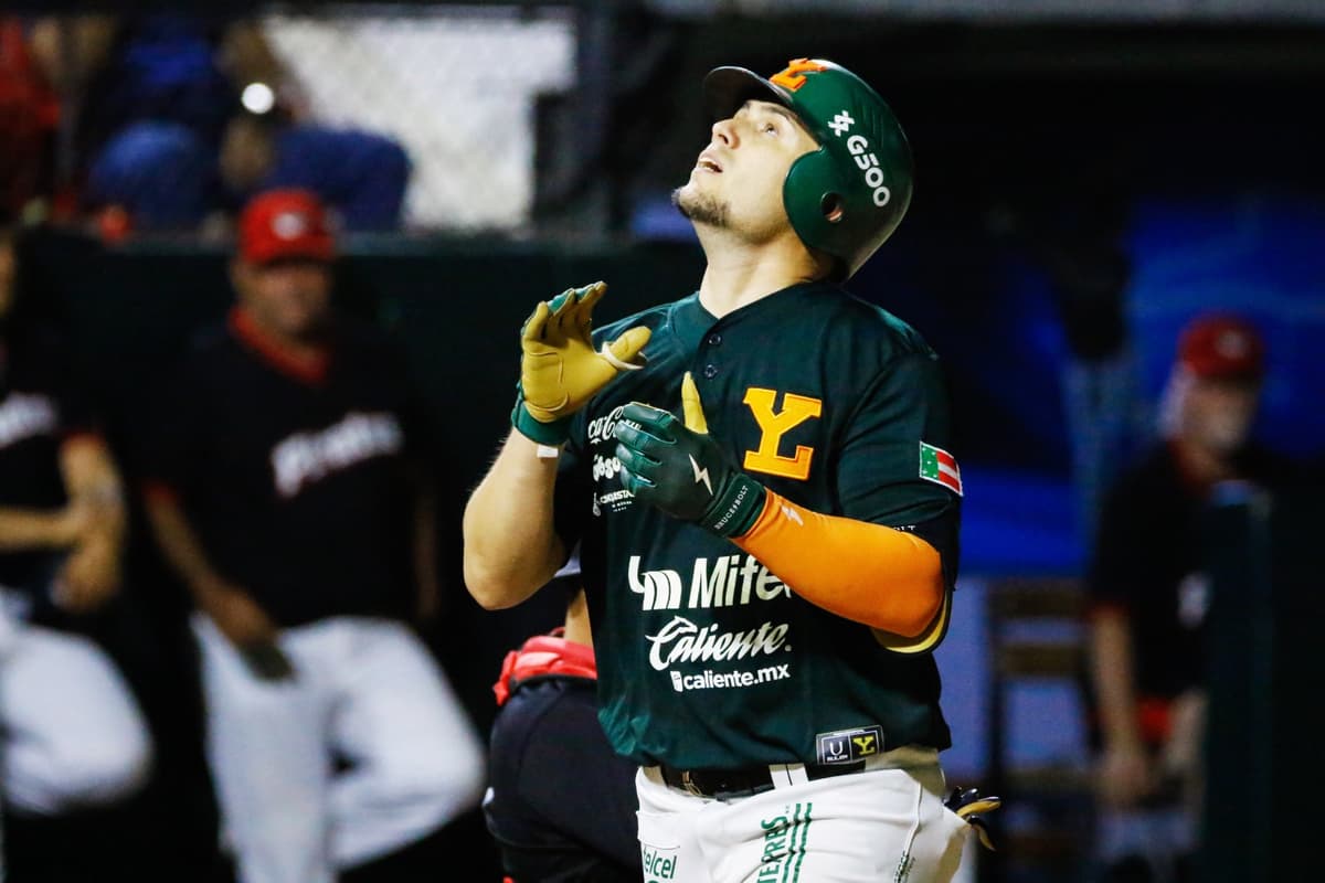 Aledmys Díaz conecta dos cuadrangulares en su debut como melenudo