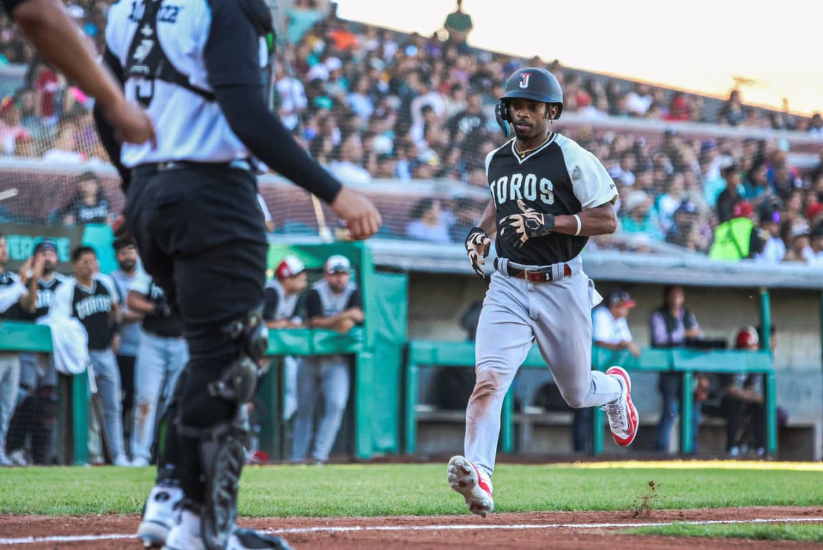 Los astados visitan a Rieleros de Aguascalientes