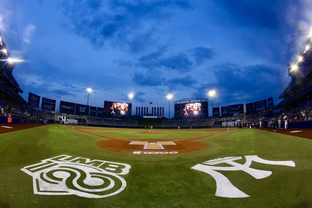 Vence Sultanes a Charros en la inauguración de la temporada 2025