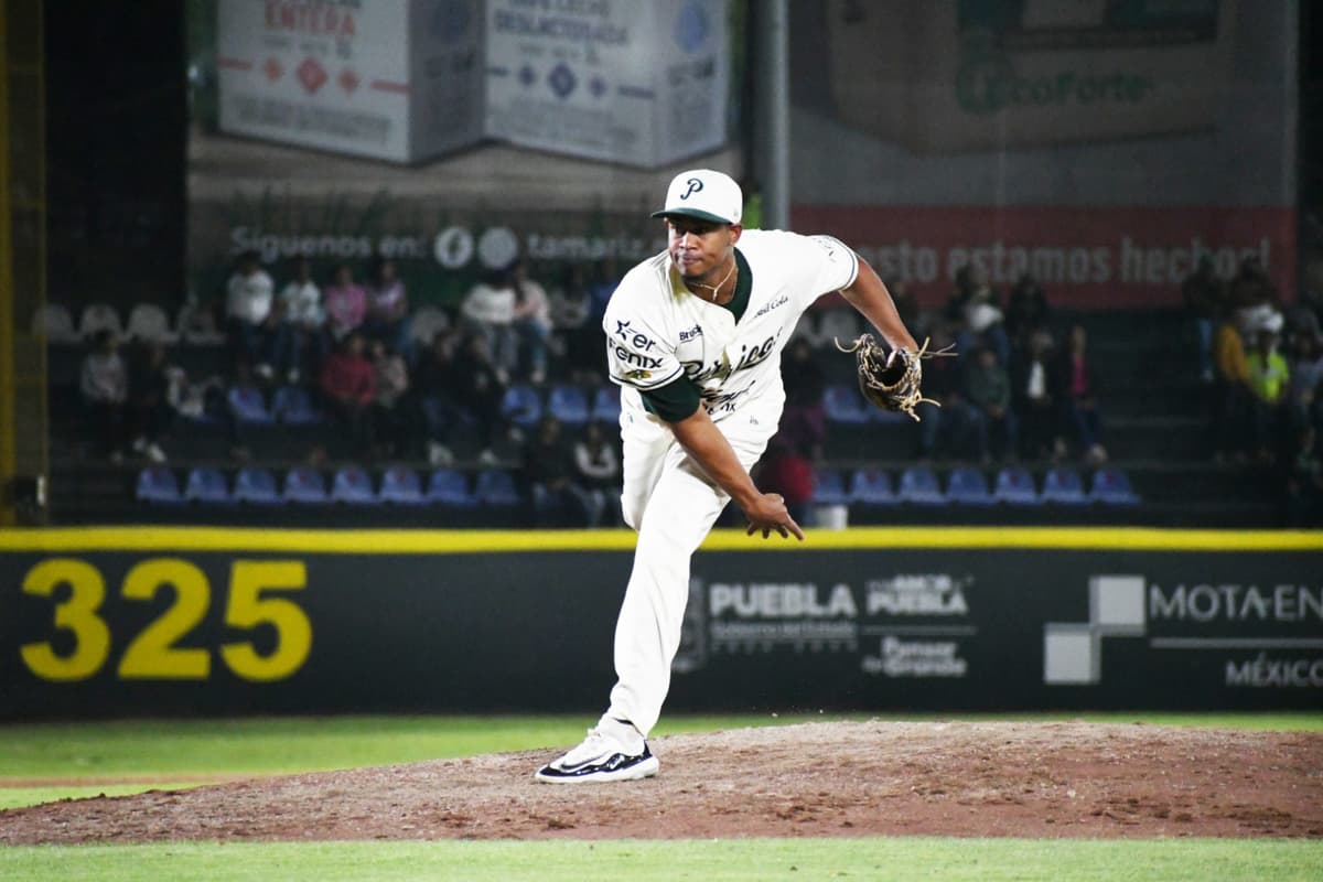 Pericos pinta de blanco a los Piratas