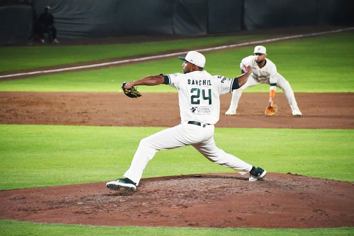 Sinfonía impecable de Ángel Sánchez le da el triunfo a Pericos