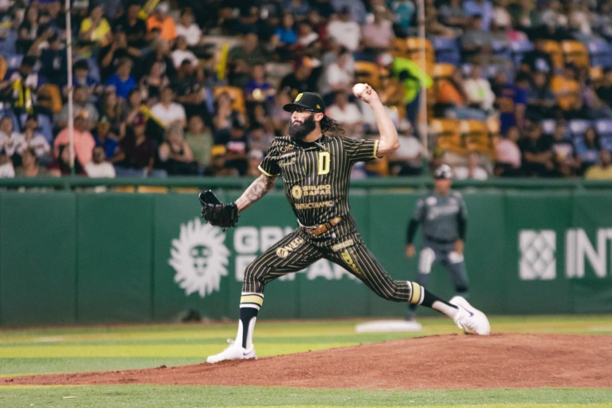Dorados blanquean a Saraperos con sólida actuación de Devin Smeltzer