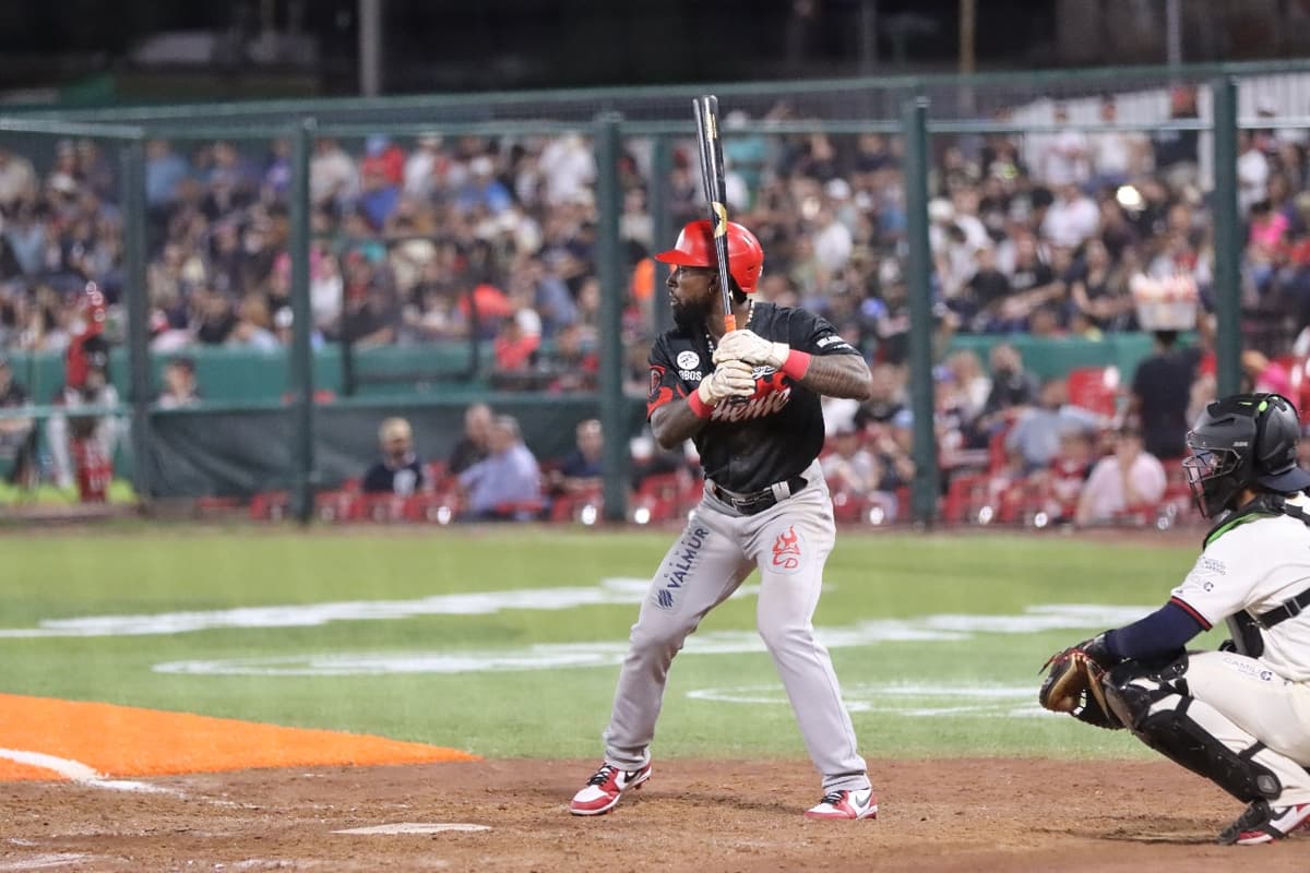 Recibe Caliente a Laguna con un Johnson imparable