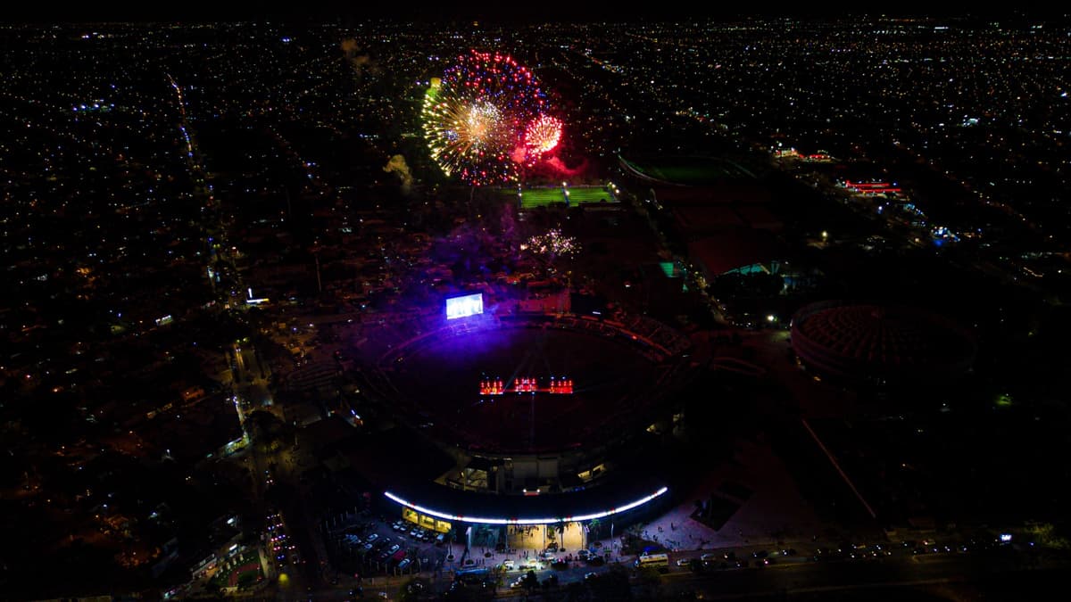 En una noche histórica los Leones vencen a los Bravos en su inauguración