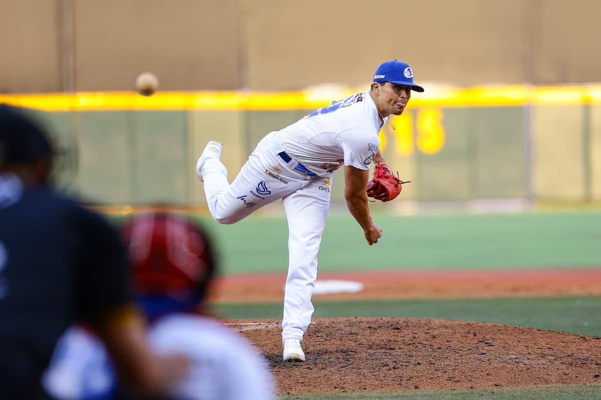 Vence Charros a Rieleros y asegura primera serie de la temporada