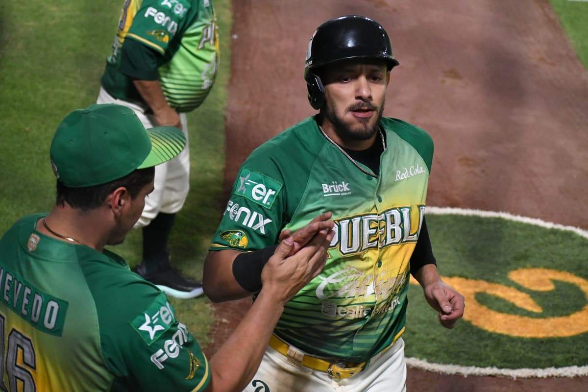 Pericos se acercan a la cima de la Zona Sur