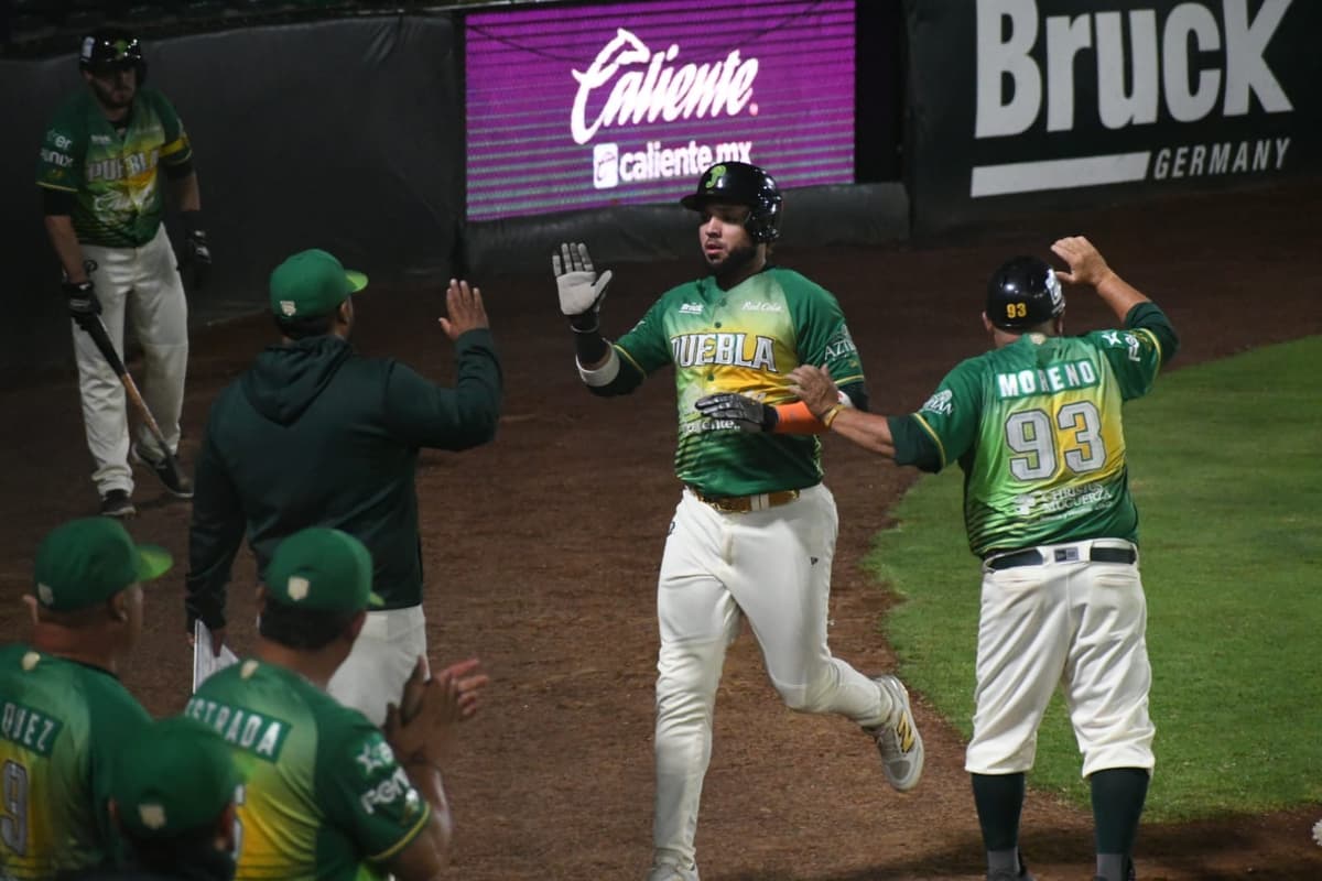 Pericos cazan a los Leones en el primero de la serie
