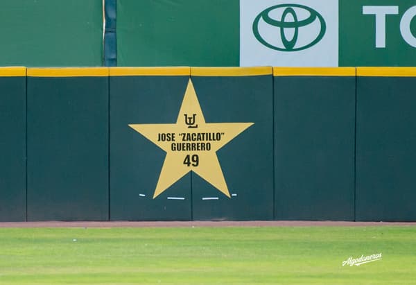 se-develó-su-placa-en-el-paseo-de-las-estrellas-del-estadio-de-la-revolución