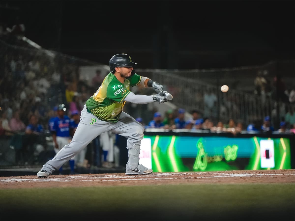 Tropiezan los Bravos en el primero de la serie frente a Pericos