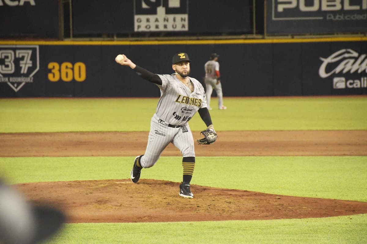 Leones se adelanta en la serie en Oaxaca