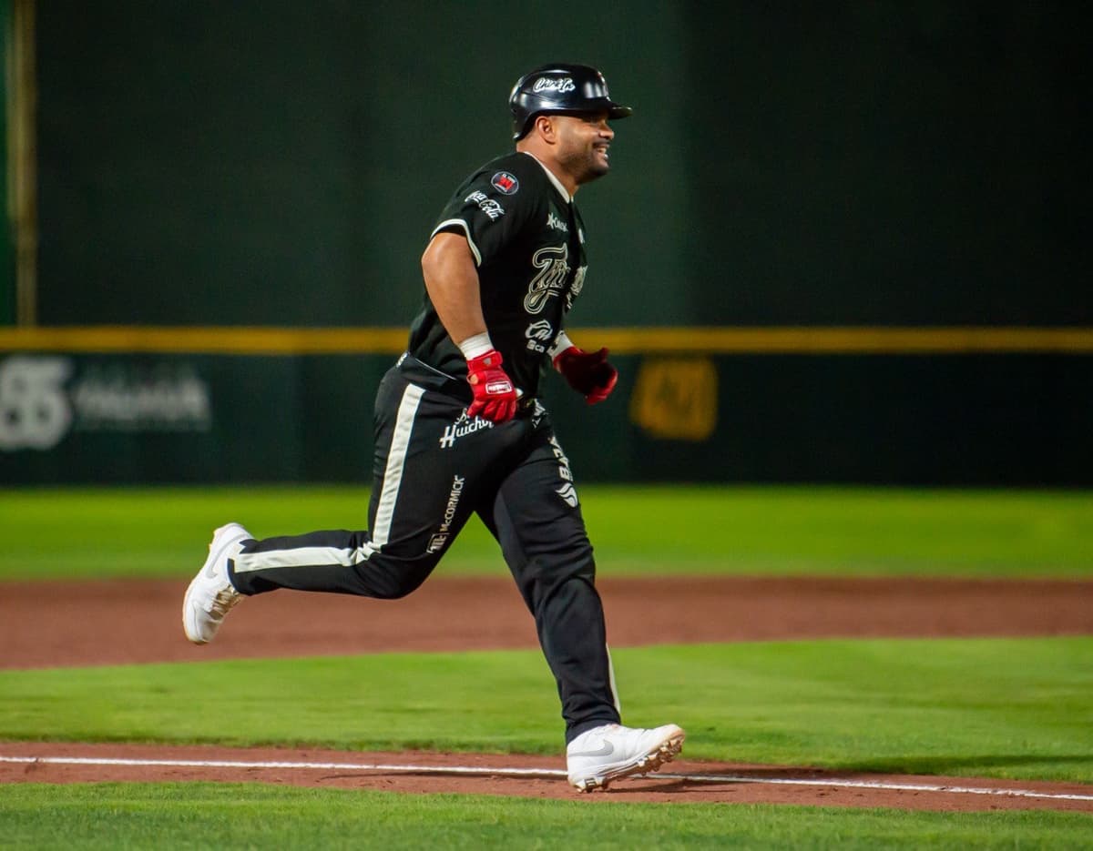 Los Toros pegan primero en la serie en Torreón
