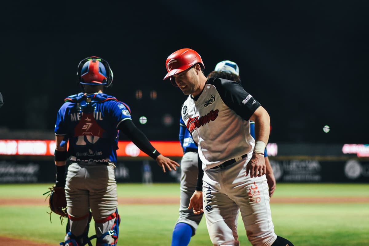 Caliente supera a Charros en el primero de la serie