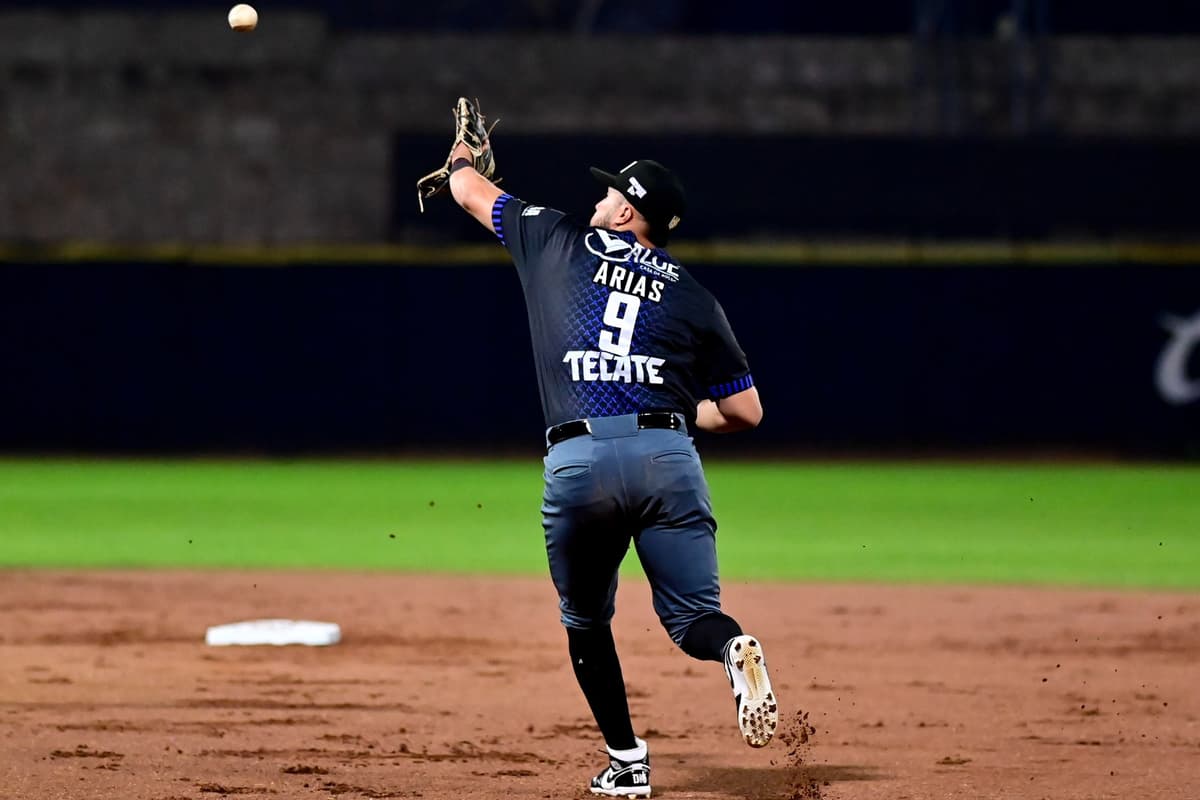Diosbel Arias llega a los Leones de Yucatán